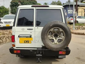 Toyota Land Cruiser 2014 White