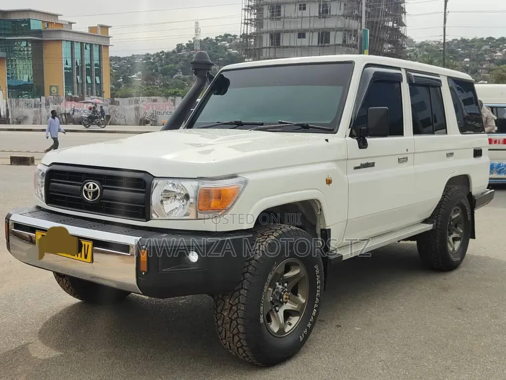 Toyota Land Cruiser 2014 White