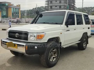 Toyota Land Cruiser 2014 White