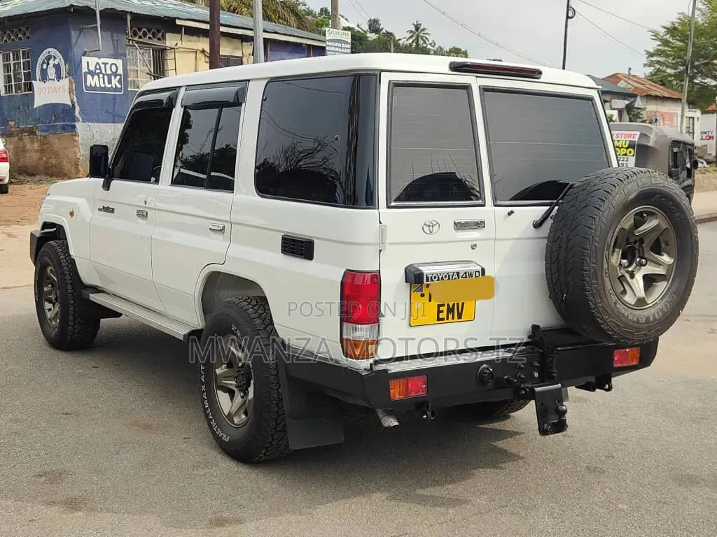 Toyota Land Cruiser 2014 White
