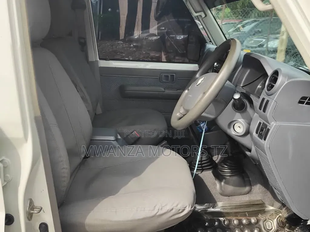 Toyota Land Cruiser 2014 White