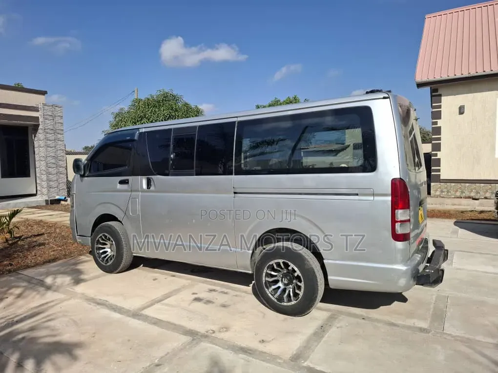 Toyota Quantum 2006 Silver