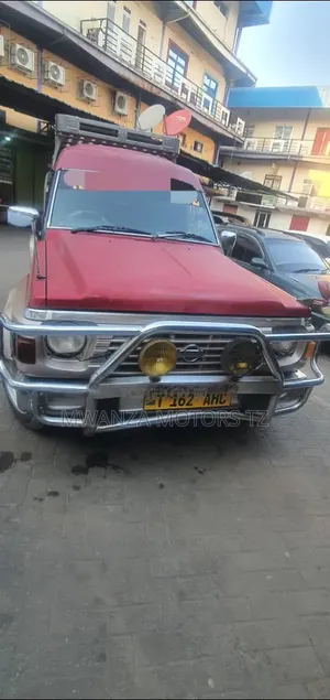 Nissan Patrol 1997 Red