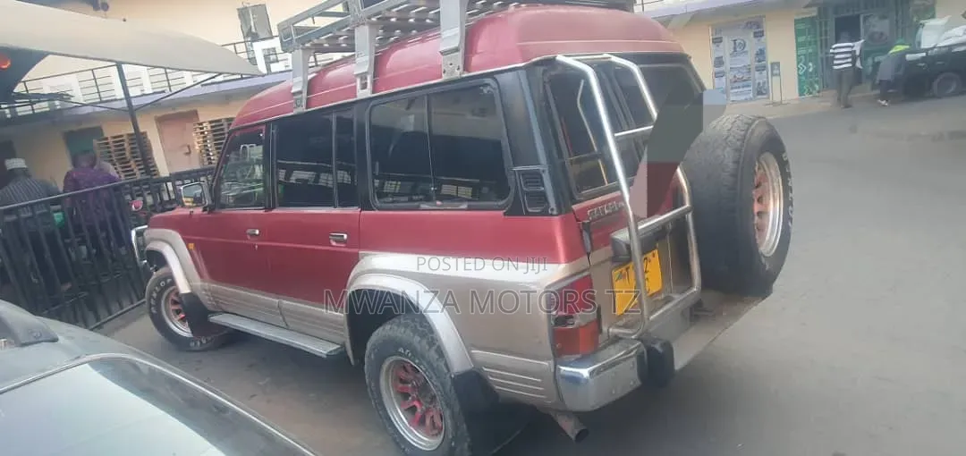 Nissan Patrol 1997 Red