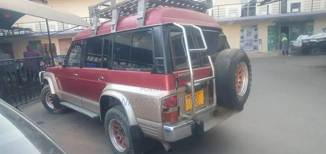 Nissan Patrol 1997 Red