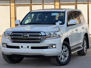 Toyota Land Cruiser 4.6 V8 ZX 2017 White