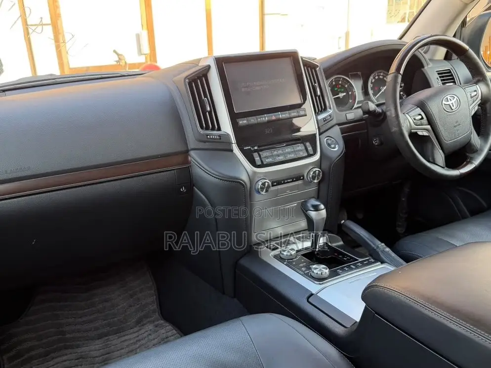 Toyota Land Cruiser 4.6 V8 ZX 2017 White