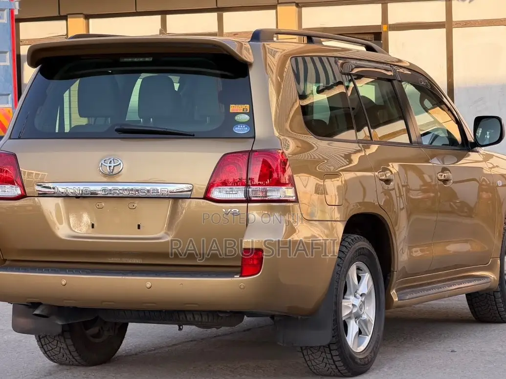 Toyota Land Cruiser 4.6 V8 ZX 2009 Gold