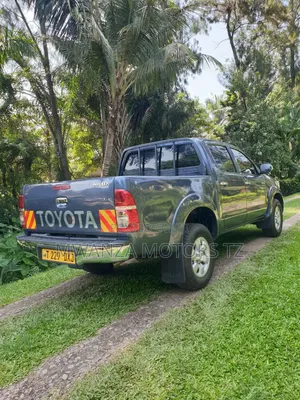 Toyota Hilux 2014 Gray