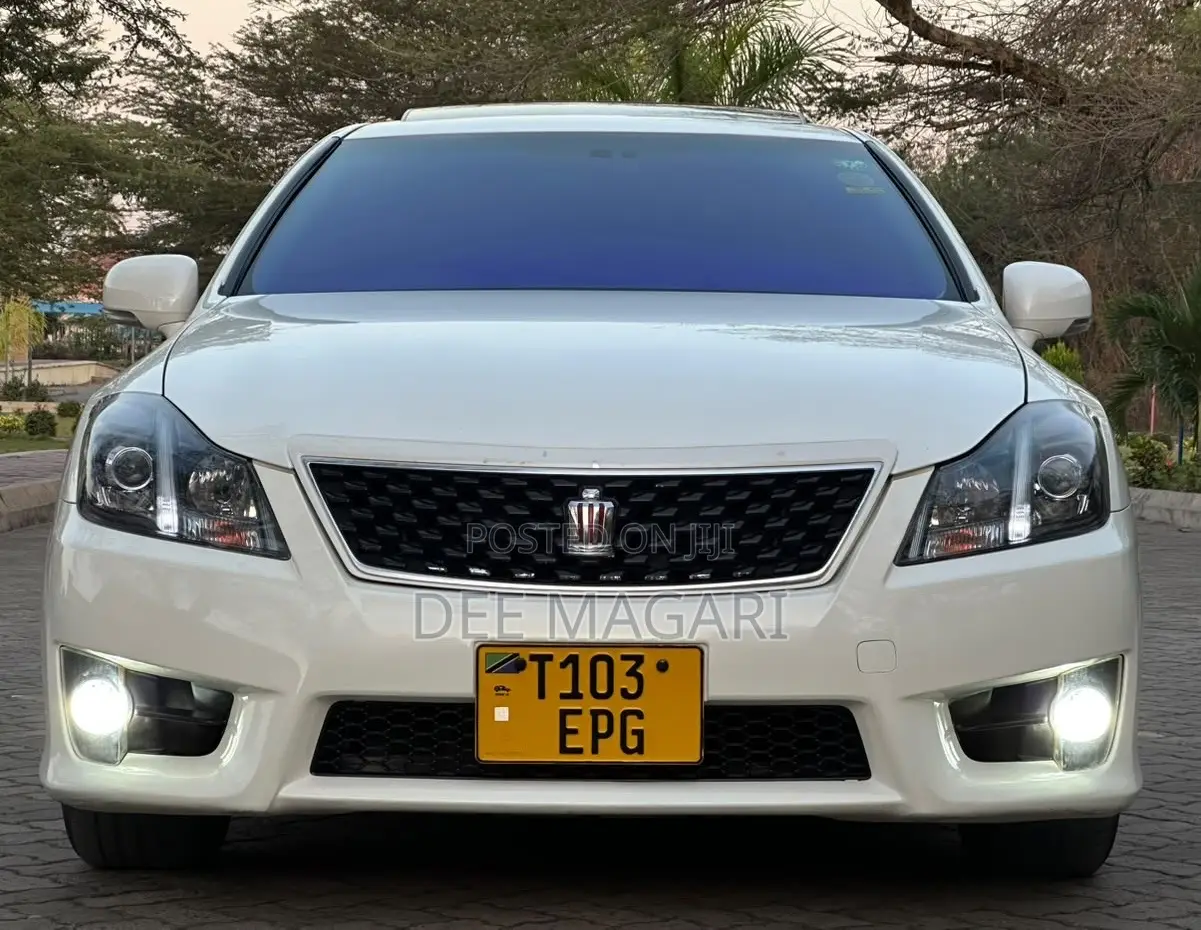 Toyota Crown 2010 White