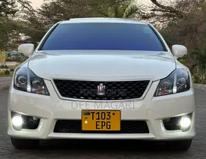 Toyota Crown 2010 White