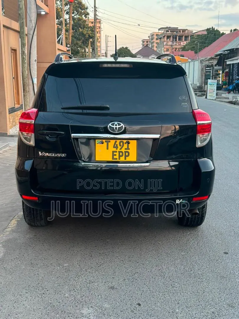 Toyota Vanguard 2010 Black