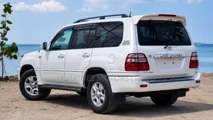 Toyota Land Cruiser 2004 White