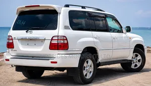 Toyota Land Cruiser 2004 White