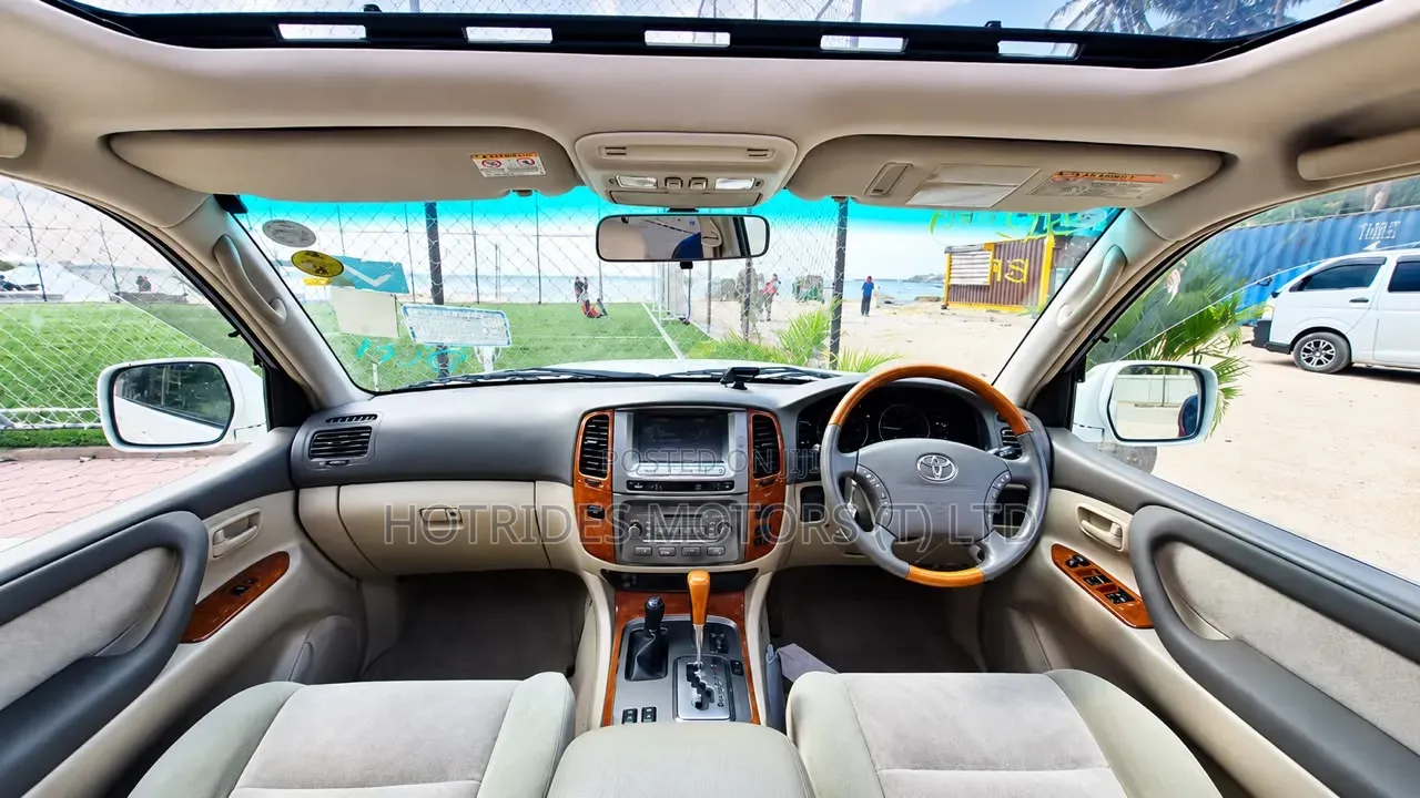 Toyota Land Cruiser 2004 White