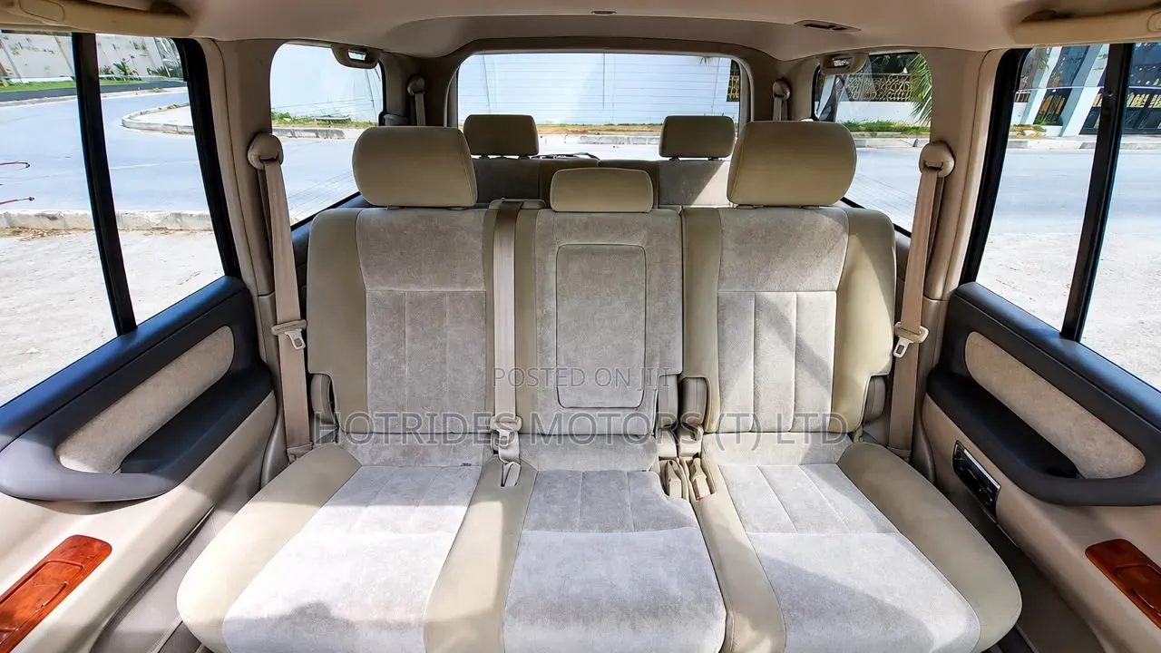 Toyota Land Cruiser 2004 White