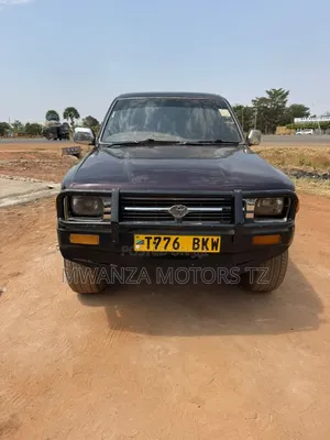 Toyota Hilux 1998 Maroon