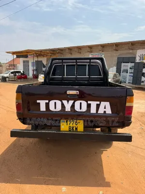 Toyota Hilux 1998 Maroon