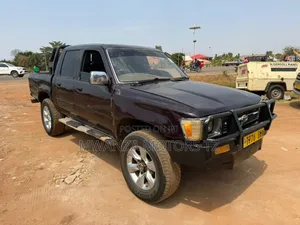 Toyota Hilux 1998 Maroon