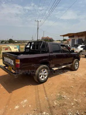 Toyota Hilux 1998 Maroon