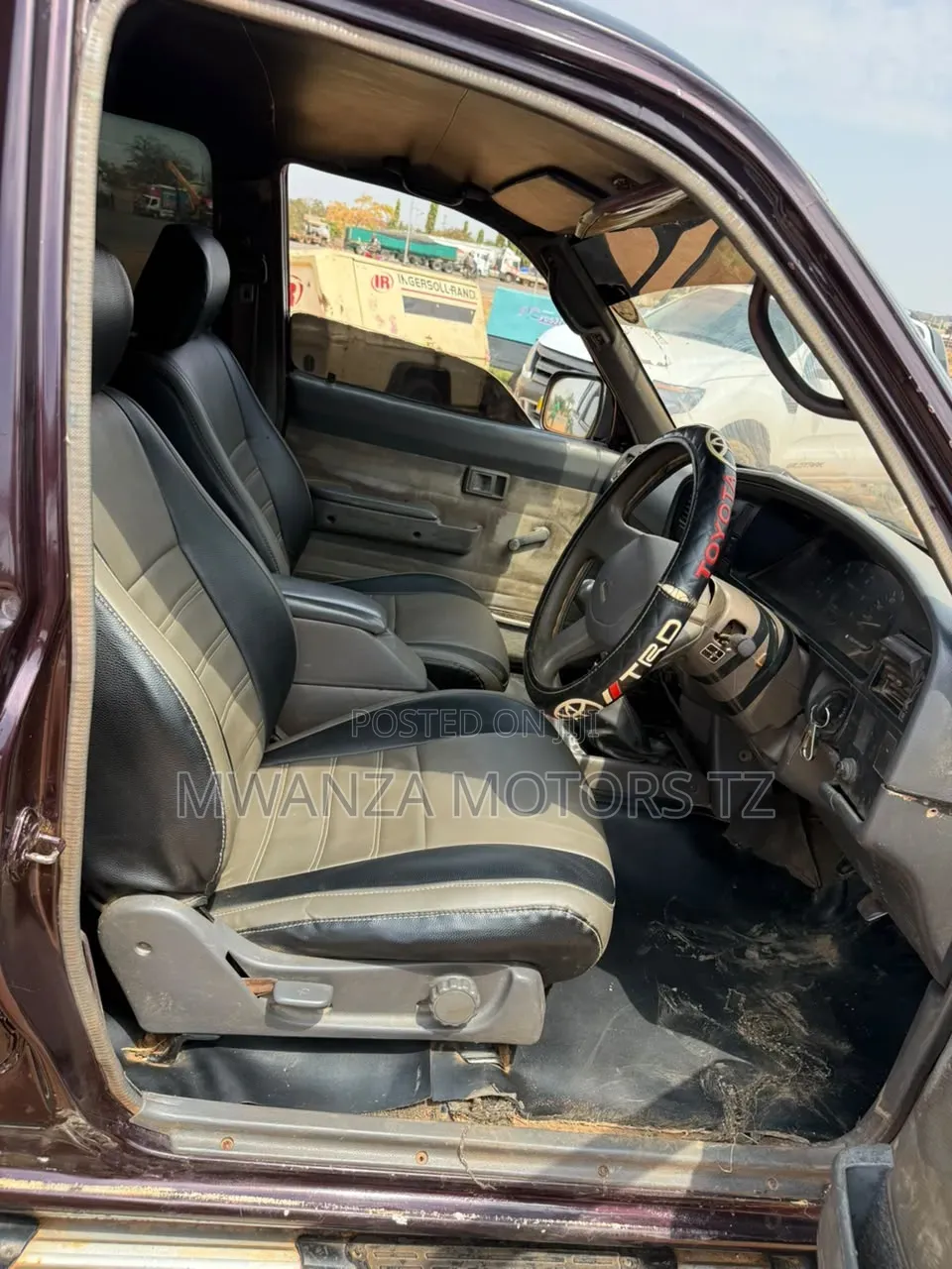 Toyota Hilux 1998 Maroon