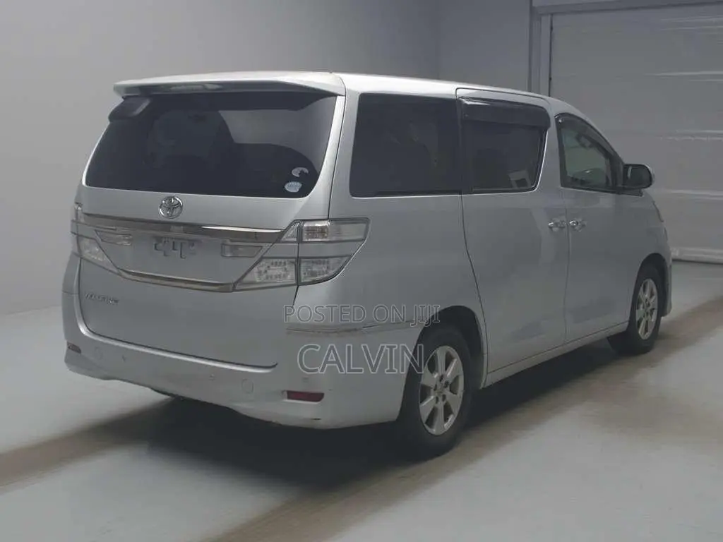 Toyota Vellfire 2012 Silver