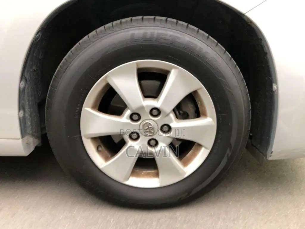 Toyota Vellfire 2012 Silver