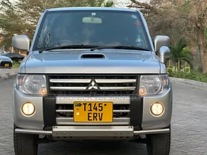 Mitsubishi Pajero 2009 Silver