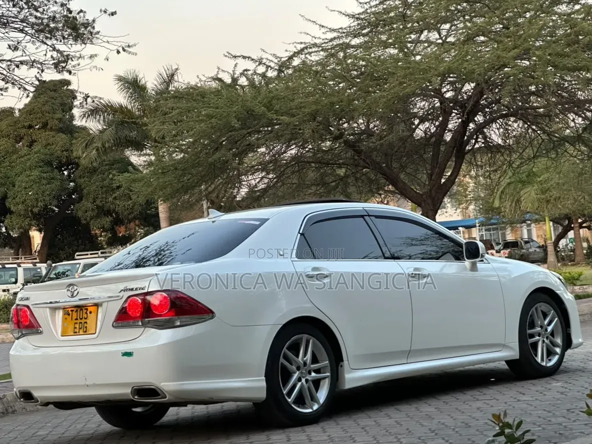 Toyota Crown 2010 White