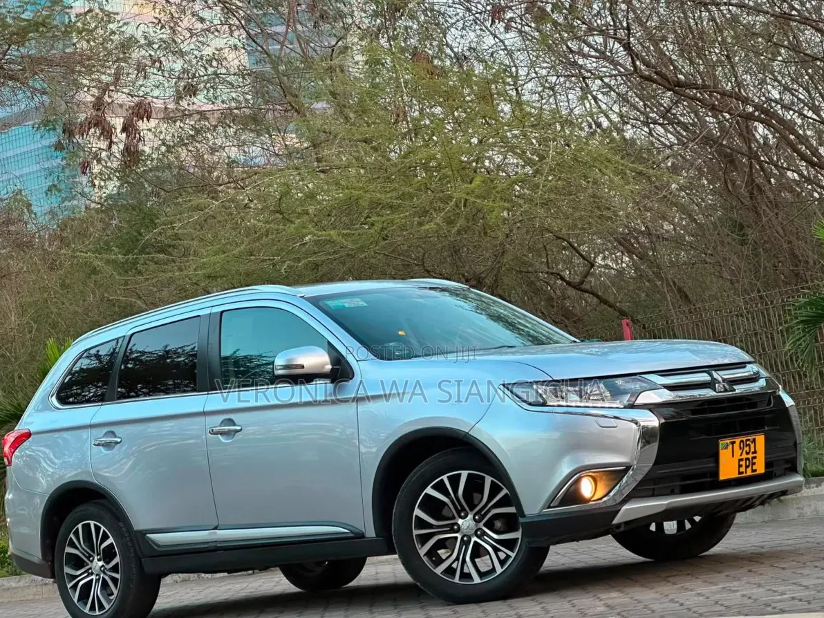 Mitsubishi Outlander 2015 Silver