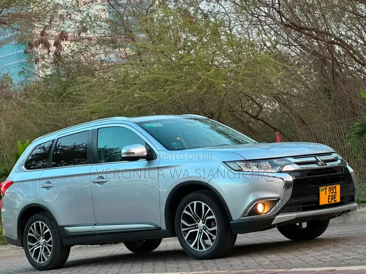 Mitsubishi Outlander 2015 Silver