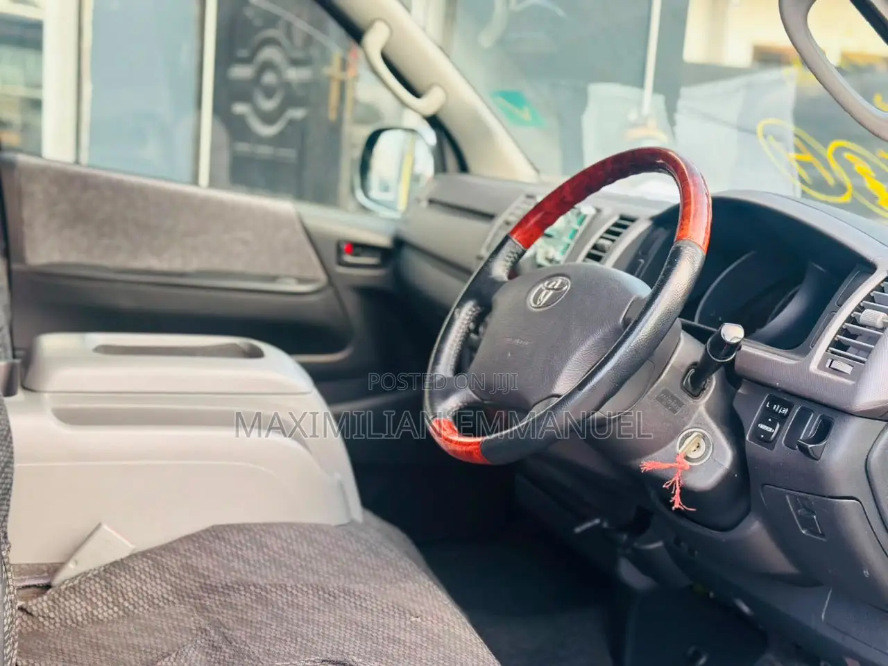 Toyota HiAce 2005 Black