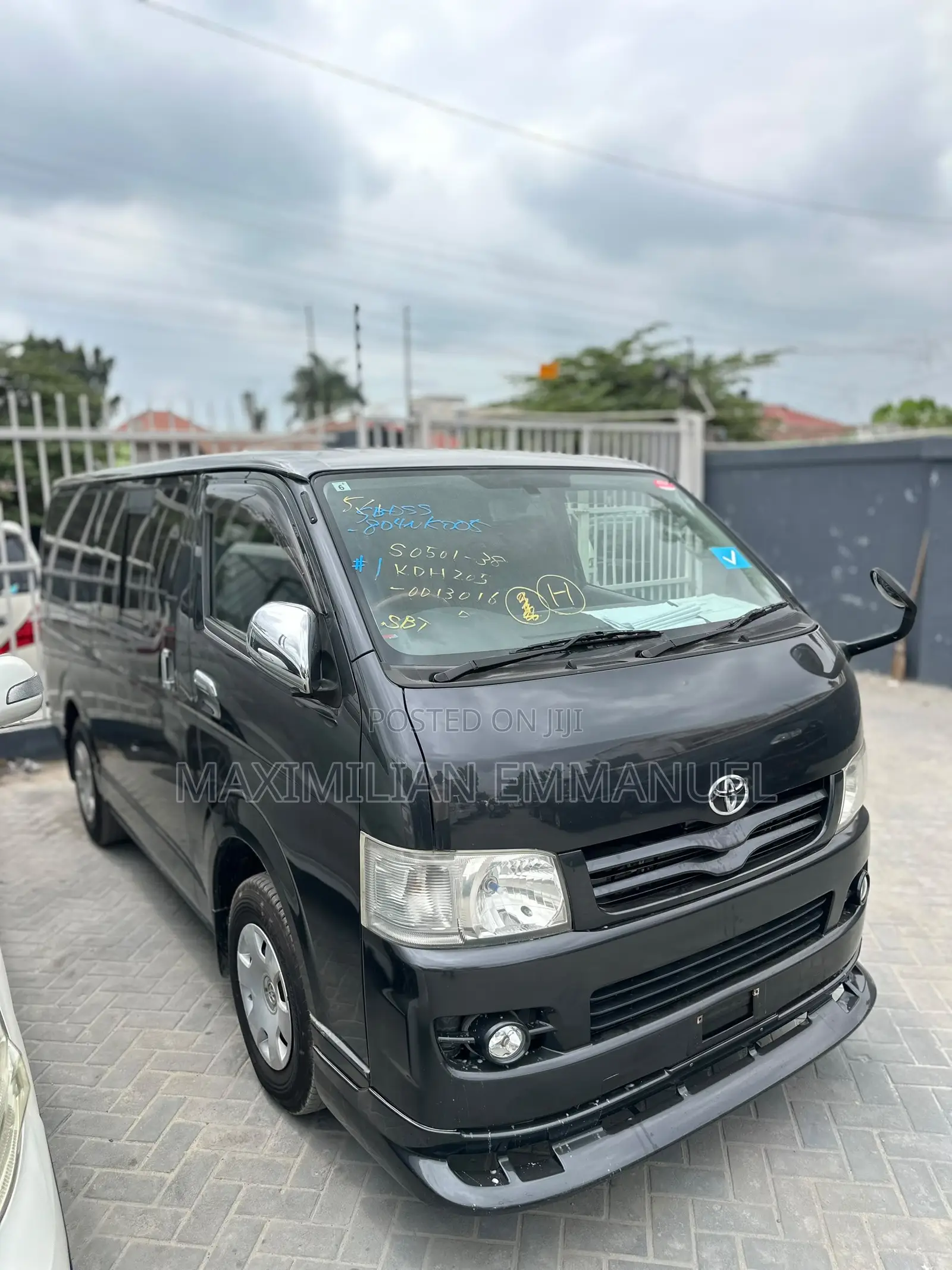 Toyota HiAce 2005 Black