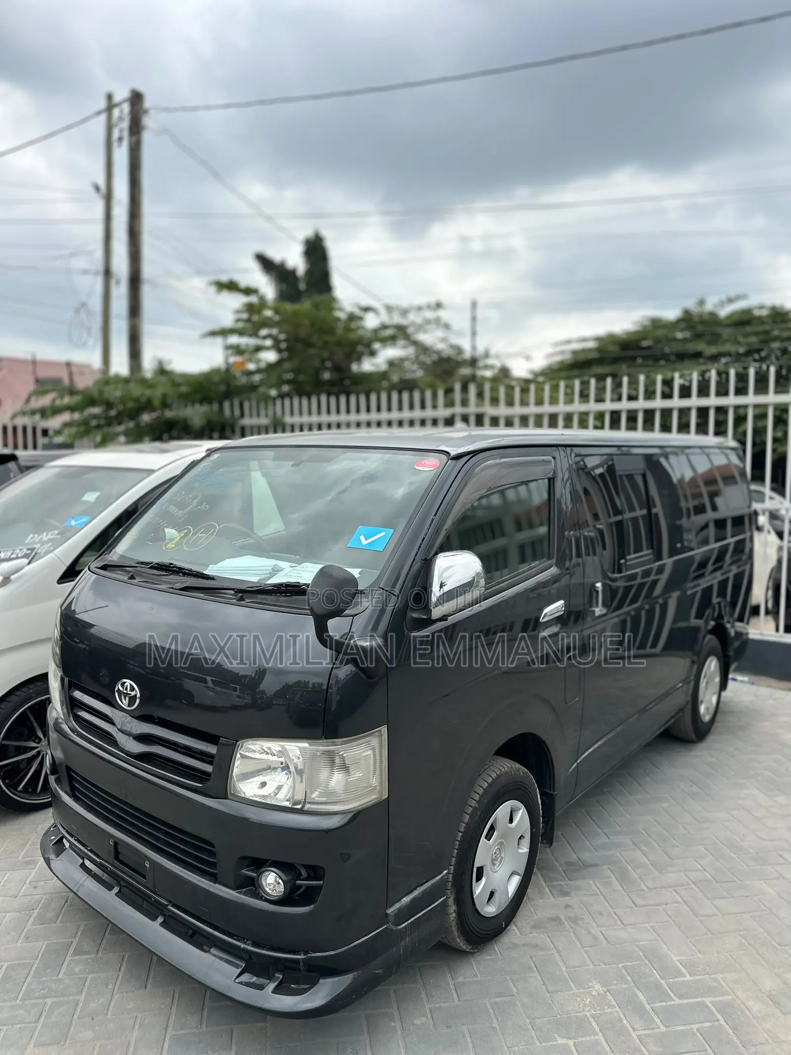 Toyota HiAce 2005 Black