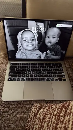 Laptop Apple MacBook Air 2022 M2 8GB Apple M2 SSD 256GB