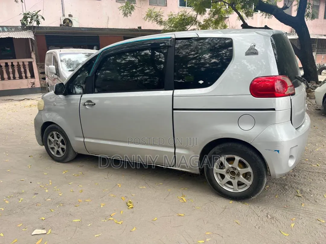 Toyota Porte 2006 Silver