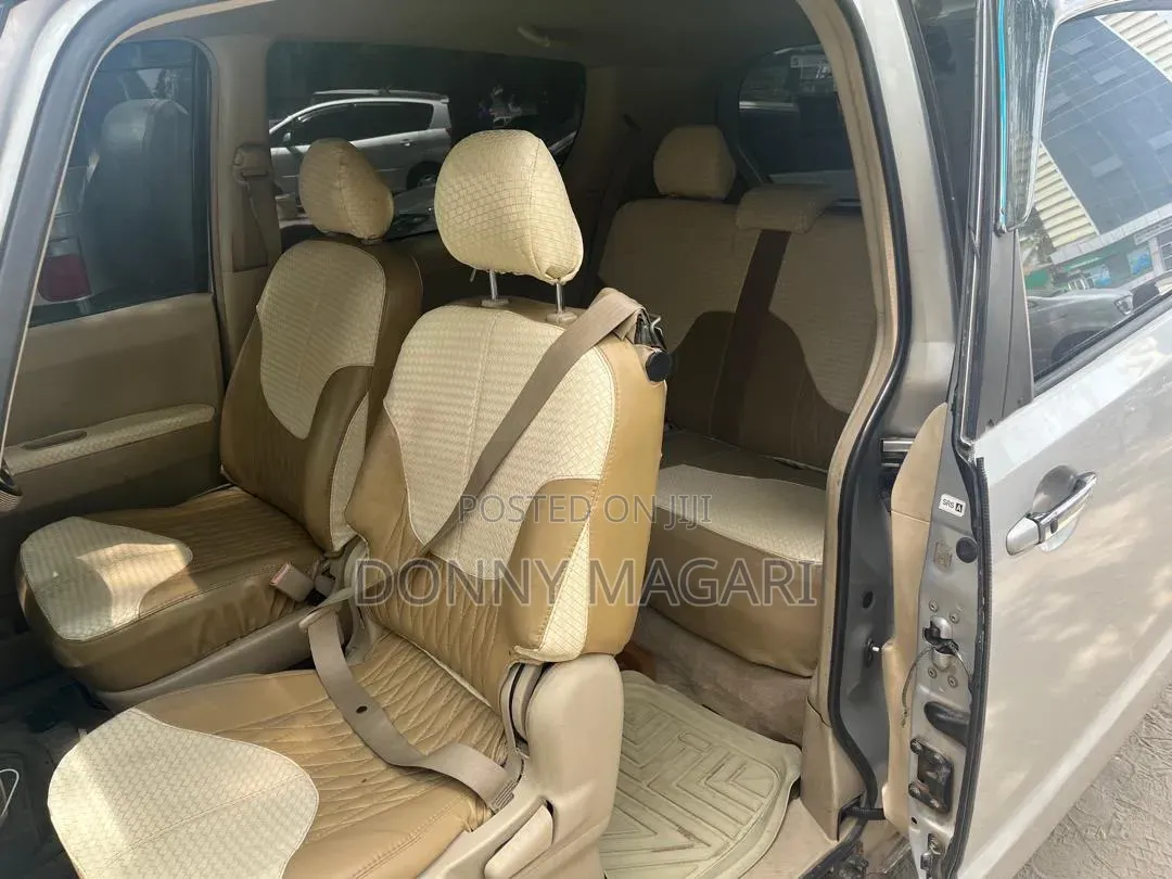 Toyota Porte 2006 Silver