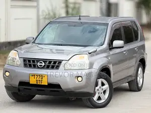Nissan X-Trail 2011 Gold
