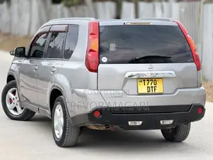 Nissan X-Trail 2011 Gold