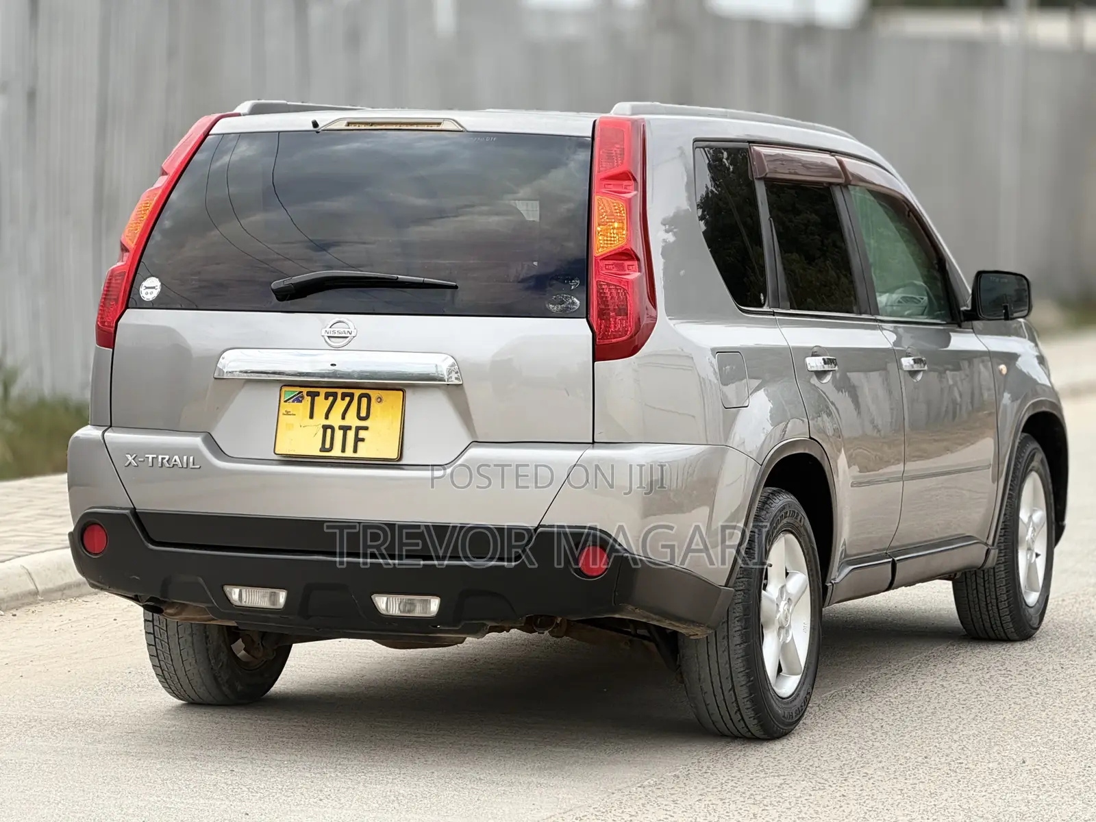 Nissan X-Trail 2011 Gold