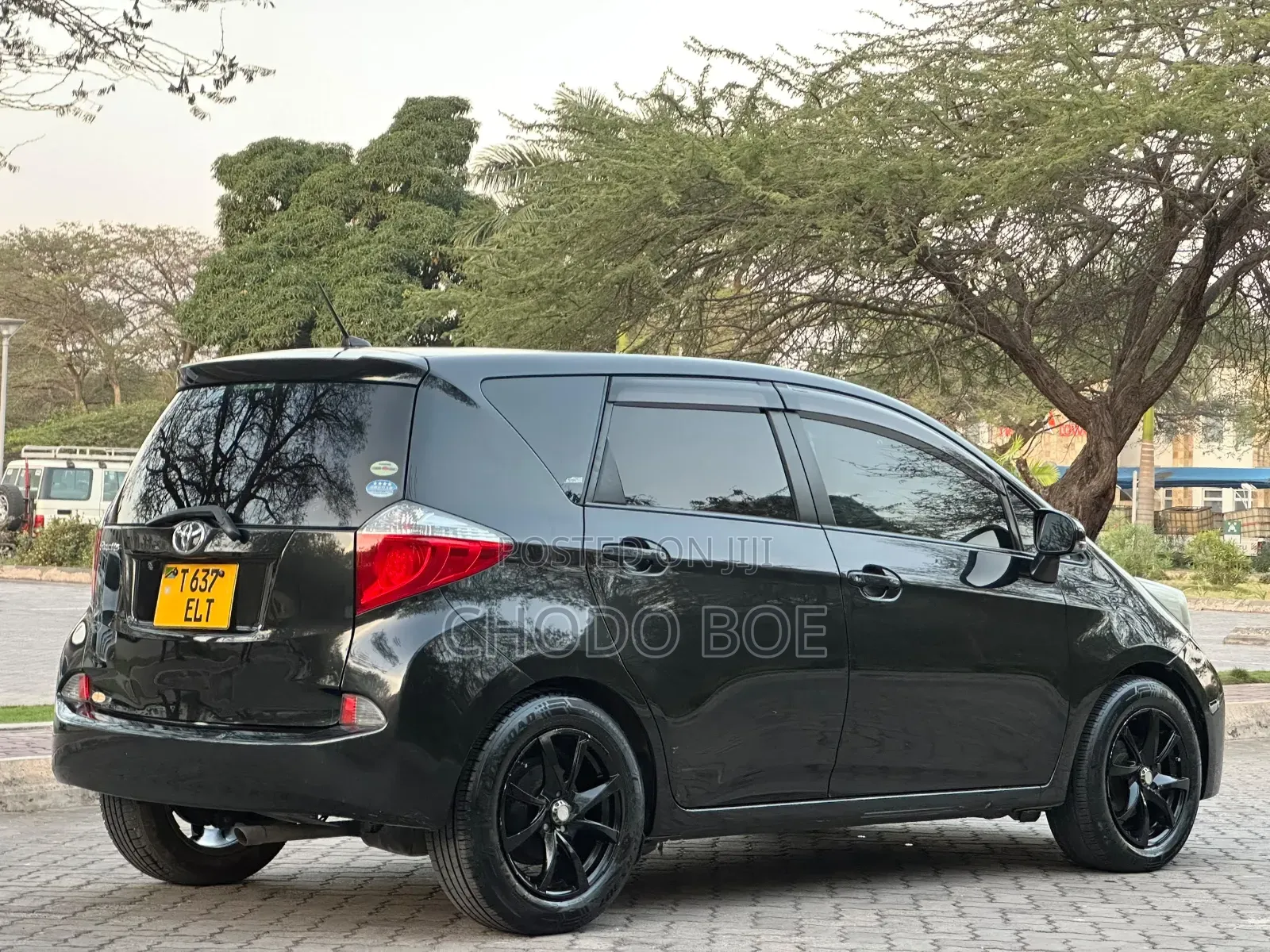 Toyota Ractis 2012 Black