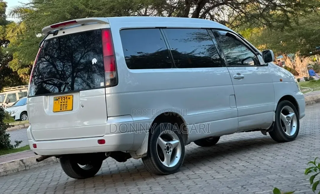 Toyota Noah 2003 White