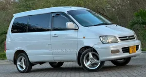 Toyota Noah 2003 White