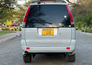 Toyota Noah 2003 White