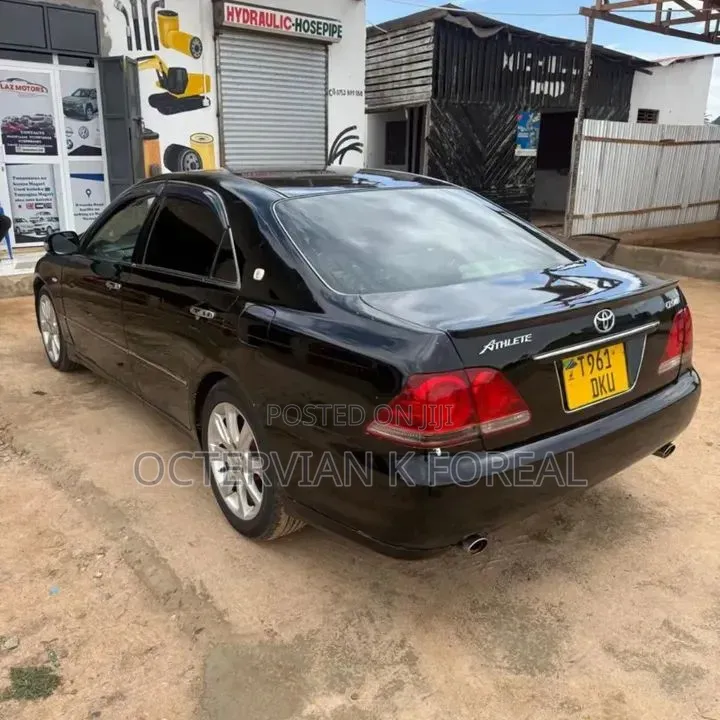 Toyota Crown 2004 Black