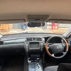 Toyota Crown 2004 Black