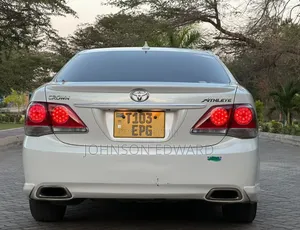Toyota Crown 2010 White