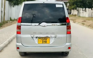 Toyota Noah 2008 Silver