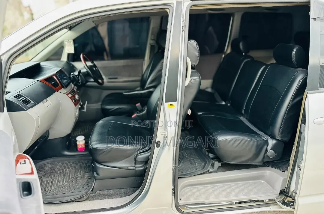 Toyota Noah 2008 Silver