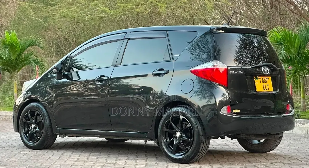 Toyota Ractis 2012 Black